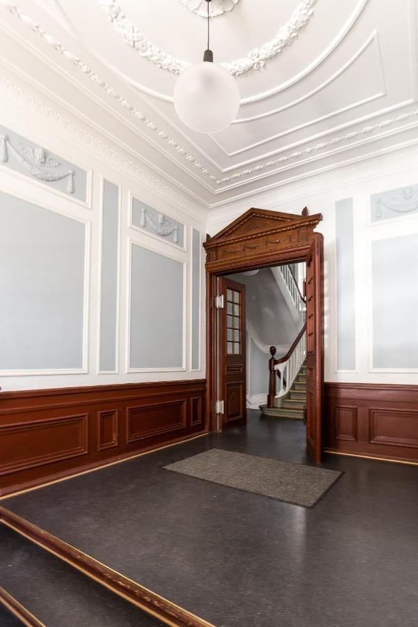Lovely 3Br Manor Apartment 5 Min From Tivoli Gardens Kopenhagen Bagian luar foto