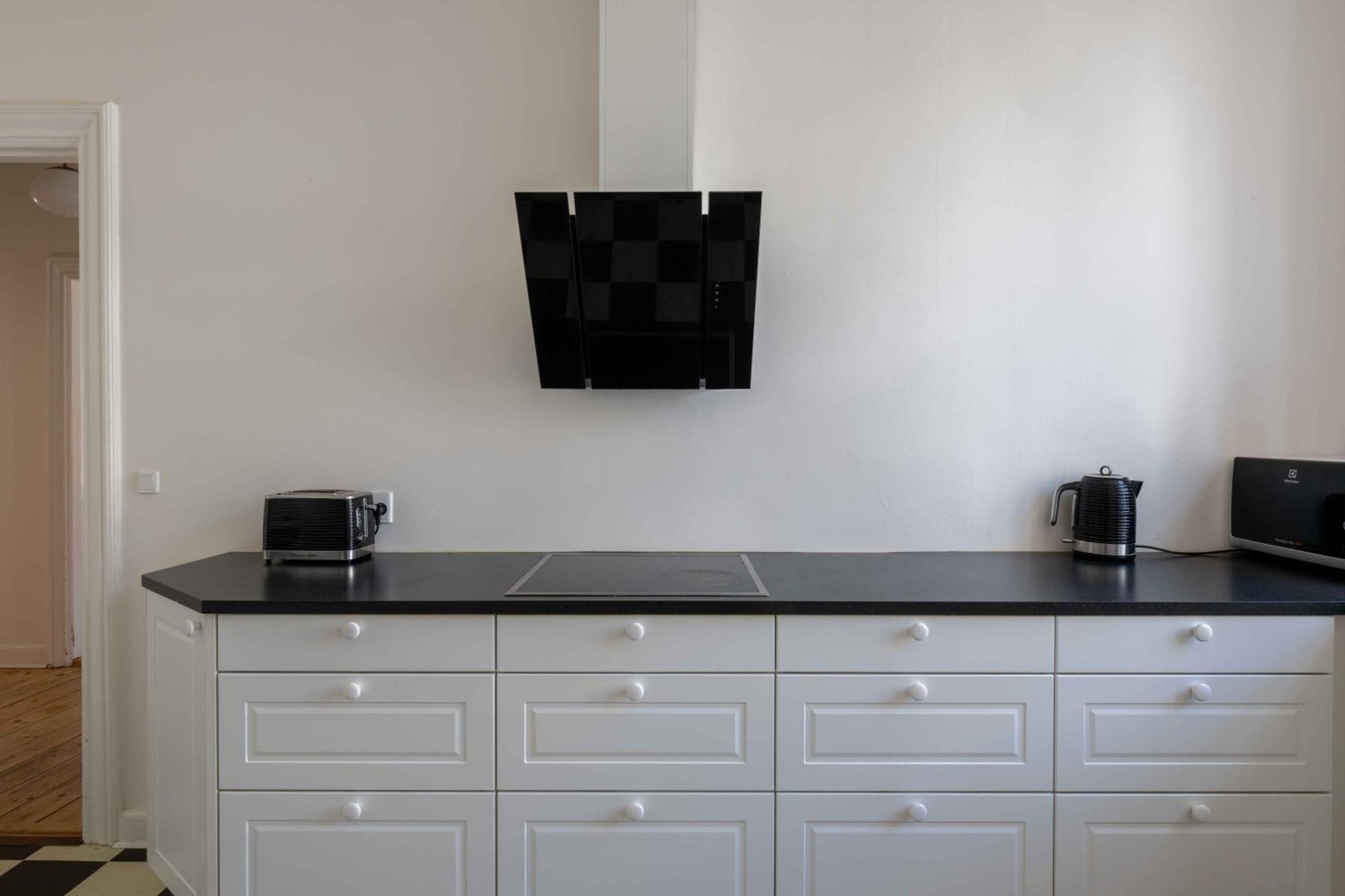 Lovely 3Br Manor Apartment 5 Min From Tivoli Gardens Kopenhagen Bagian luar foto