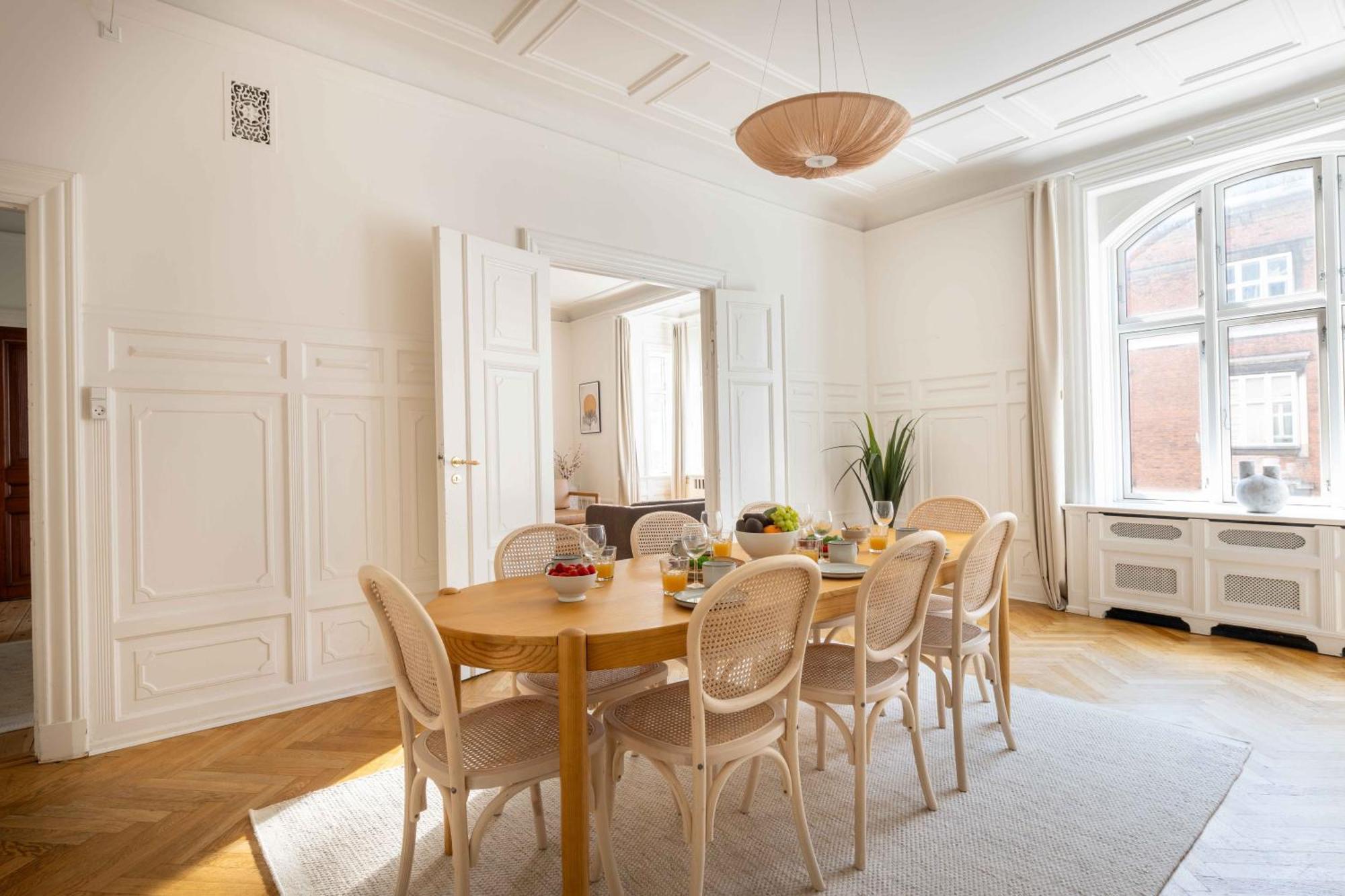 Lovely 3Br Manor Apartment 5 Min From Tivoli Gardens Kopenhagen Bagian luar foto