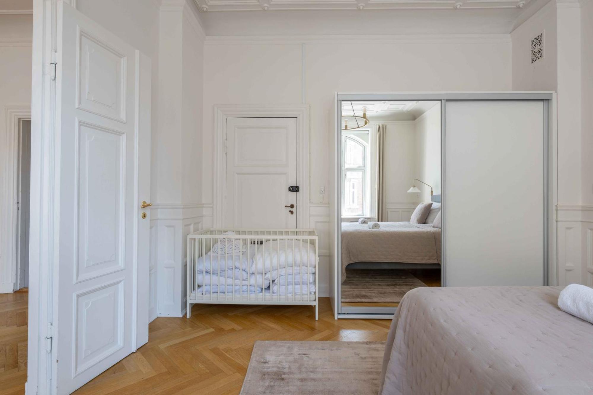 Lovely 3Br Manor Apartment 5 Min From Tivoli Gardens Kopenhagen Bagian luar foto